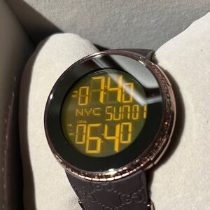 Gucci PVC(vvs diamonds from gucci) Digital Smartwatch with Dark Band